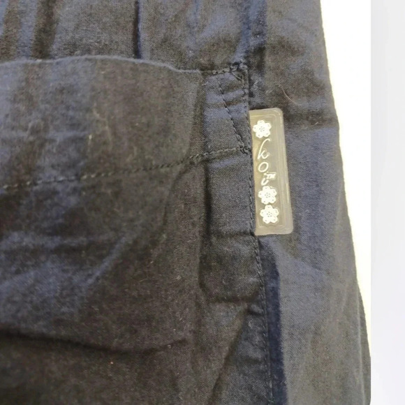 Koi By Kathy  Peterson Embroidered Navy Blue Scrub Top Size M - Picture 6 of 6